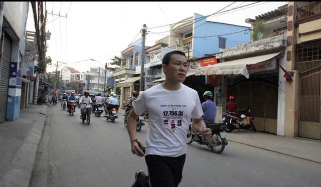 <strong>ヨコハマトリエンナーレ2011　OUR MAGIC HOUR－世界はどこまで知ることができるか？－</strong><br>Jun NGUYEN-HATSUSHIBA ≪Breathing is Free: JAPAN, Hopes & Recovery≫ 2011<br>Photo: Nguyen Tuan Dat / Nguyen Ton Hung Truong<br>Courtesy the artist and Mizuma Art Gallery