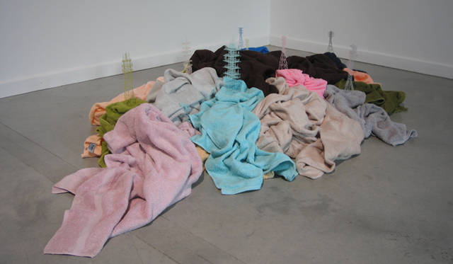 <strong>ヨコハマトリエンナーレ2011　OUR MAGIC HOUR－世界はどこまで知ることができるか？－</strong><br>IWASAKI Takahiro ≪Out of Disorder (Complex) ≫ 2009<br>Courtesy of the artist and ARATANIURANO