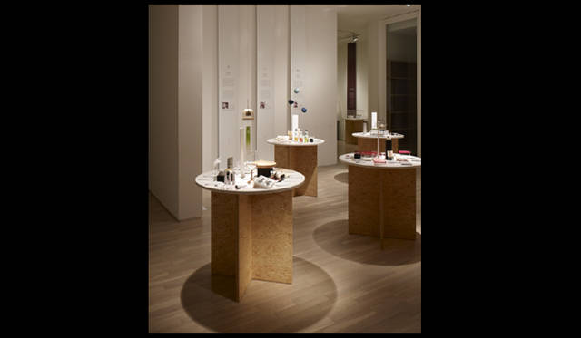 <strong>WAO～記憶の森～</strong>　ファッションデザイナーの丸山敬太氏ら5人のスペシャルキュレーターがセレクトした「モダン＆モード」なアイテムの展示・販売もおこなわれるキュレーションブティック。　写真＝フォワードストローク