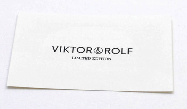 <strong>VIKTOR ＆ ROLF│ヴィクター＆ロルフ</strong>　「K18 SOLID GOLD LIMITED EDITION（K18 ソリッドゴールド リミテッドエディション）」シリアルナンバーが入った限定モデル証明カード。