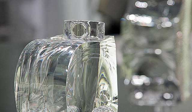 <strong>ISSEY MIYAKE｜イッセイ ミヤケ</strong>　『ISSEY MIYAKE』パリ旗艦店の店内ディスプレイ