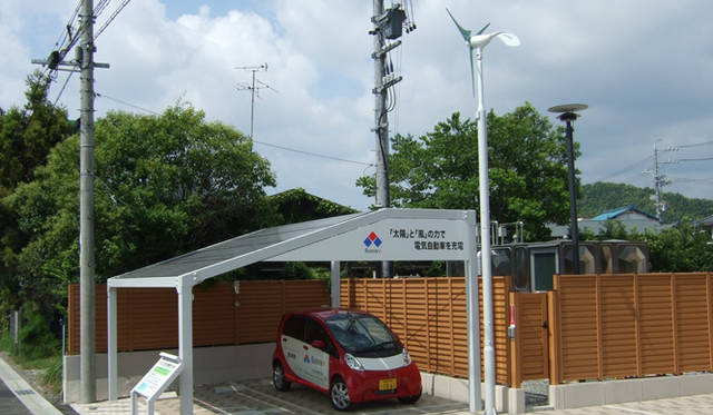 <strong>あたらしい時代づくりに取り組むひとと企業──ゼファー</strong>　EVなど蓄電機能のあるものへの充電も可能。