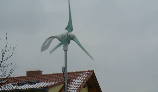 <strong>あたらしい時代づくりに取り組むひとと企業──ゼファー</strong>　個人宅での導入も急増している。