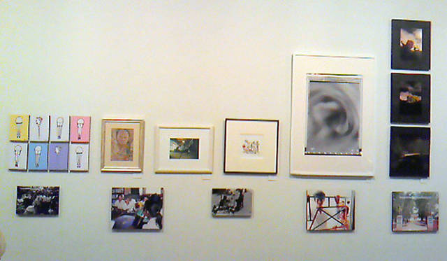 <strong>チャリティアート展「ROSES.」</strong>　過去の「ROSES.」の会場のようす