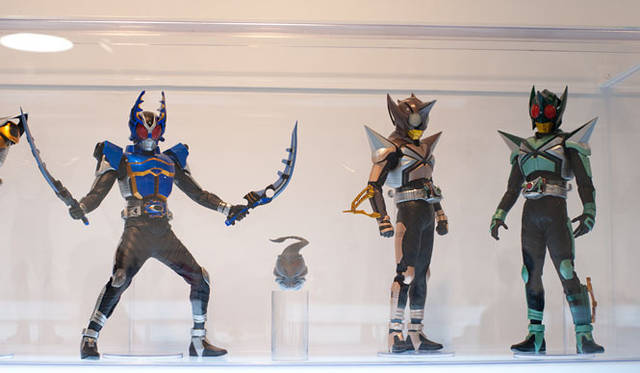 <strong>MEDICOM TOY｜メディコム・トイ</strong>　「仮面ライダーカブト」