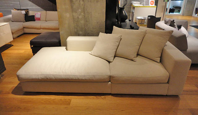 <strong>BoConcept｜ボーコンセプト</strong>　『ボーコンセプト銀座店』Final Sale　「Nuvo 2.5シーターソファ」39万3400円 → 15万7360円（展示現品60パーセントOFF）
