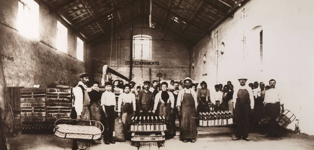 <strong>SANGEMINI｜サンジェミニ</strong>　古代ローマ時代から鉱泉として知られてきたサンジェミニは、1889年にボトリングを開始。以来120年の歴史をもつイタリアの名水です。