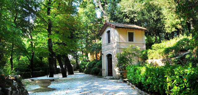 <strong>SANGEMINI｜サンジェミニ</strong>　サンジェミニ社に隣接する親水公園は、保養施設のさきがけとしても注目され、120年たった今も多くのひとに親しまれています。