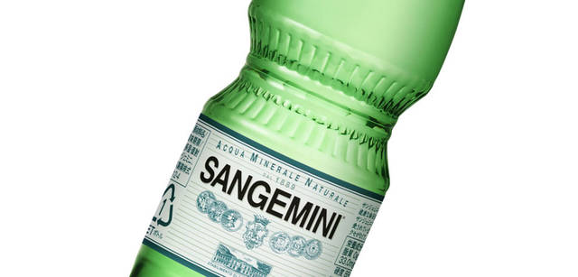 <strong>SANGEMINI｜サンジェミニ</strong>　ガラス瓶を思わせるボトルは、ローマのコロッセオをモチーフにした高級感のあるデザインです。