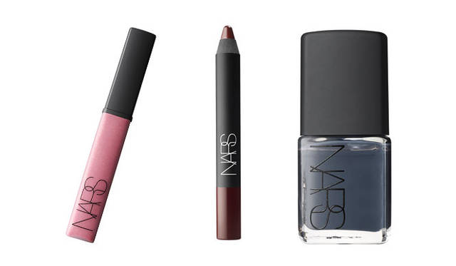 <strong>NARS｜ナーズ</strong>　 「NARS 2011 FALL COLLECTION」　左から、NARS リップグロス、NARS ベルベットマットリップペンシル（色番｜2471、価格｜3150円）、NARS ネールポリッシュ N（色番｜1779、価格｜2100円）※数量限定
