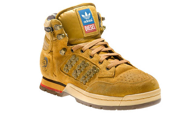 <strong>DIESEL｜ディーゼル</strong>　 DIESEL×adidas Originals collaboration“Colliding Worlds PartII”　「THE CENTENNIAL」　2万3100円 （ディーゼルジャパン）