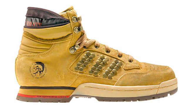 <strong>DIESEL｜ディーゼル</strong>　 DIESEL×adidas Originals collaboration“Colliding Worlds PartII”　「THE CENTENNIAL」　2万3100円 （ディーゼルジャパン）