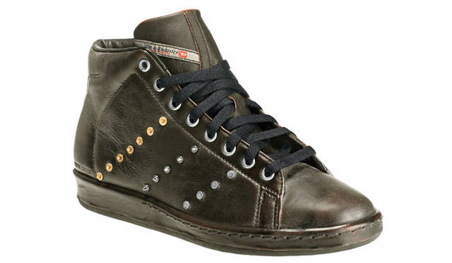 <strong>DIESEL｜ディーゼル</strong>　 DIESEL×adidas Originals collaboration“Colliding Worlds PartII”　「THE STAN SMITH MID」　2万5200円 （ディーゼルジャパン）