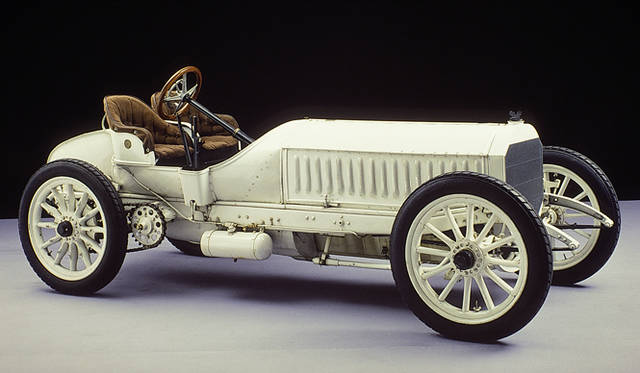 <strong>Mercedes-Benz｜メルセデス・ベンツ ぺブルビーチ・コンコルソ・デレガンス 2011</strong>　1906年にウィルヘルム・マイバッハによって作られたレーシングカー。