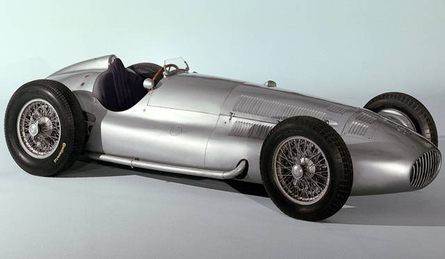 <strong>Mercedes-Benz｜メルセデス・ベンツ ぺブルビーチ・コンコルソ・デレガンス 2011</strong>　1939年のW 154 フォーミュラ・レーシングカー。