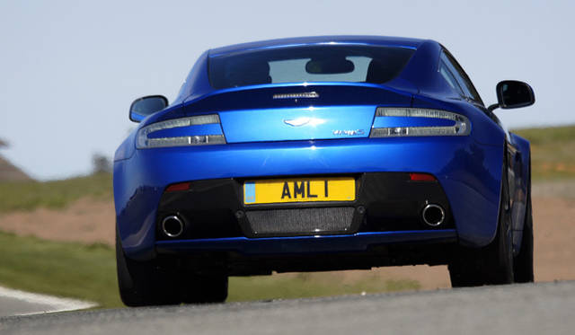 <strong>ASTON MARTIN V8 Vantage S｜アストンマーティン V8 ヴァンテージS</strong>
