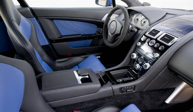 <strong>ASTON MARTIN V8 Vantage S｜アストンマーティン V8 ヴァンテージS</strong>