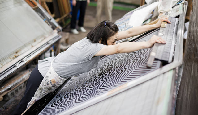 <strong>TAKAHASHI HIROKO</strong>　文様 DOTS & STRIPES｜作業風景