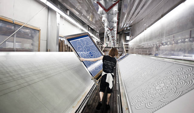 <strong>TAKAHASHI HIROKO</strong>　文様 DOTS & STRIPES｜重い版を運ぶ