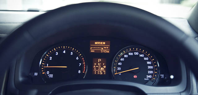 <strong>Toyota Avensis｜トヨタ アベンシス</strong>　オプティロトンメーターはメーター照度コントロールつき。