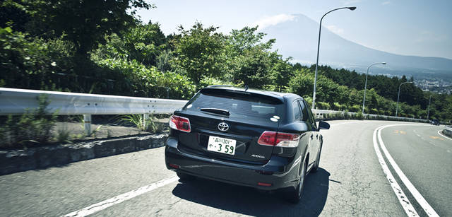 <strong>Toyota Avensis｜トヨタ アベンシス</strong>