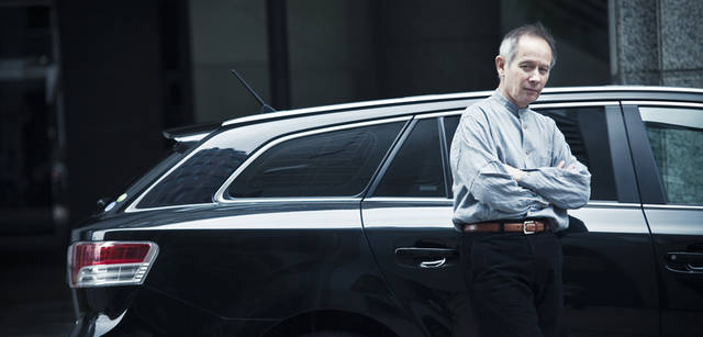 <strong>Toyota Avensis｜トヨタ アベンシス</strong>　ピーターさんが特に気に入ったというルーフの造形。