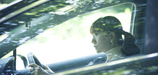 <strong>Toyota Avensis｜トヨタ アベンシス</strong>　シートのできにふれ「運転はしやすそうですが、シートがいいので助手席で寝たほうが快適？」。