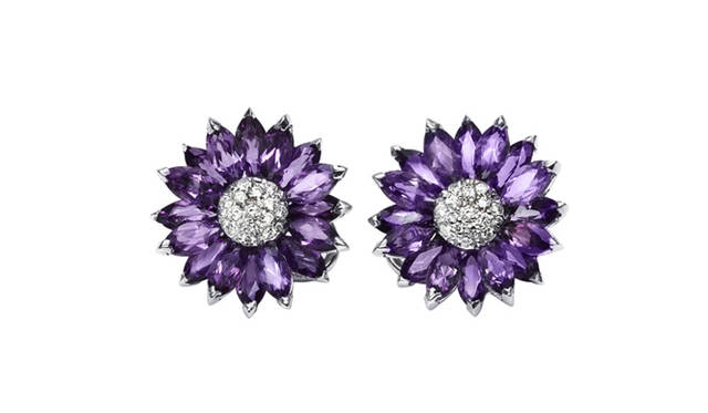 <strong>Asprey｜アスプレイ</strong>　「デイジー ヘリテージ」ピアス[WG×アメシスト×ダイヤモンド] 80万円（アスプレイ／アスプレイ ジャパン）