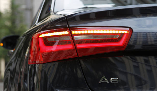 <strong>Audi A6｜アウディ A6</strong>　ブレーキランプ、テールランプ、ウィンカーにもLEDを採用。