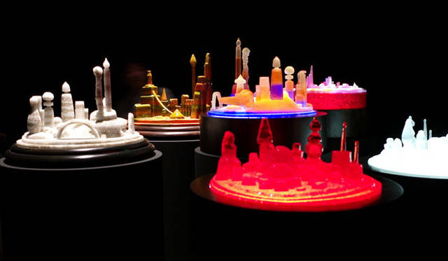 <strong>ヨコハマトリエンナーレ2011</strong>　マイク・ケリー  「シティ」カンドールシリーズより