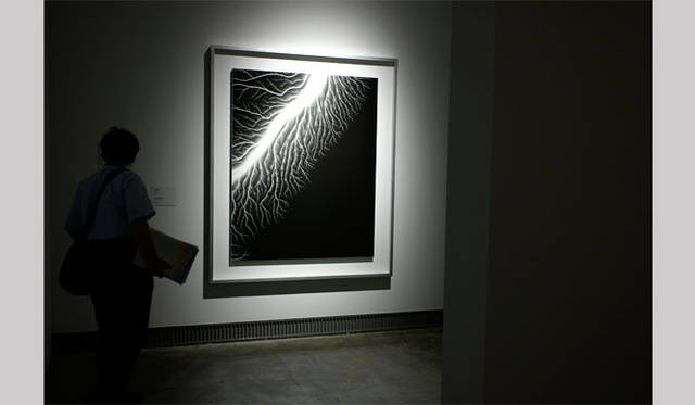 <strong>ヨコハマトリエンナーレ2011</strong>　杉本博司  「雷神」