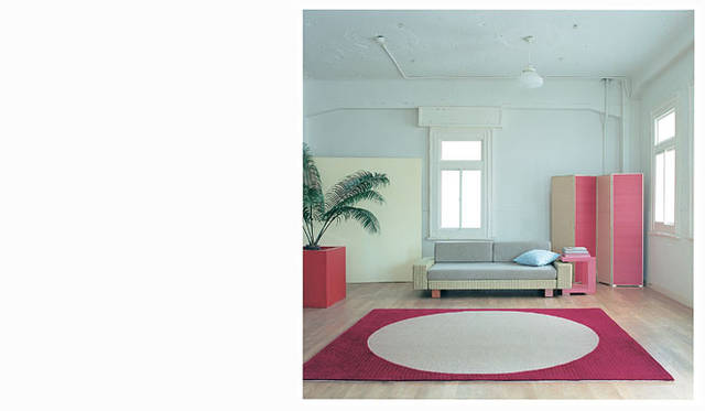 <strong>a.flat｜エーフラット</strong>　10周年記念企画「Colors」 gold paint　写真＝泊 昭雄