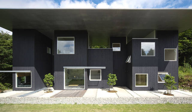 <strong>特集｜OPENERS的ニッポンの若手建築家 PARTII　吉村靖孝</strong>　『軒の家』（2008年）Photo by Yasutaka Yoshimura