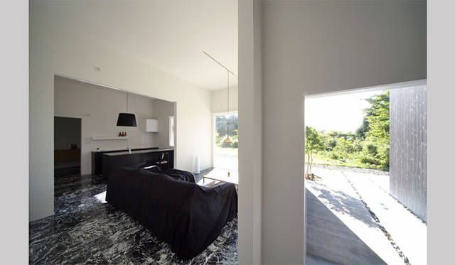 <strong>特集｜OPENERS的ニッポンの若手建築家 PARTII　吉村靖孝</strong>　『軒の家』（2008年）Photo by Yasutaka Yoshimura