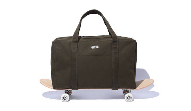 　「STUSSY Livin’ GENGERAL STORE」　<strong>「Tembea Skate Duffle」</strong>　「TEMBEA（テンベア）」とは、スワヒリ語で“放浪”を意味し、バゲット、旅行用の衣類、書類、雑誌など、「入れるものを限定する」ことをテーマとしたバッグブランド。独特なキャンバス地は使い込むほどに柔らかくなり、表情が変化し、使うひとの身体に馴染んでいく。スケートデッキを本体に取り付け可能というユニークさ。2万4150円