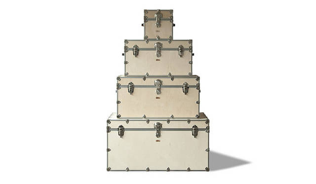 　「STUSSY Livin’ GENGERAL STORE」　<strong>「Rhino Trank」（受注生産）</strong>　ニューヨーク州ロチェスターで生まれた質実剛健なトランクメイカー「Rhino Trank」に別注したオリジナルトランクシリーズ。既製品には存在しない、完全オリジナル仕様となるレコードBOX（一番上）をはじめ、受注生産により全4型がラインナップ。写真上から 3万9900円、5万2500円、6万1950円、9万9750円