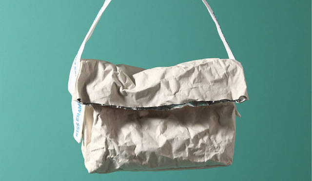 <strong>enamel.｜エナメル</strong>　表面はコットンキャンバス。1万1550円（Mサイズ）