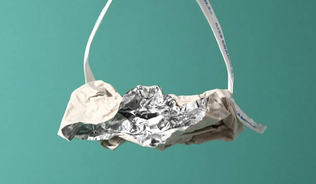 <strong>enamel.｜エナメル</strong>　表面はコットンキャンバス。1万1550円（Mサイズ）