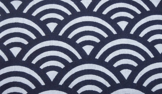 <strong>TAKAHASHI HIROKO</strong>　文様 DOTS & STRIPES｜伝統的青海波のイメージ