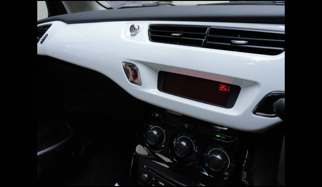 <strong>CITROEN C3 AIRPLAY│シトロエン C3 エアプレイ</strong>