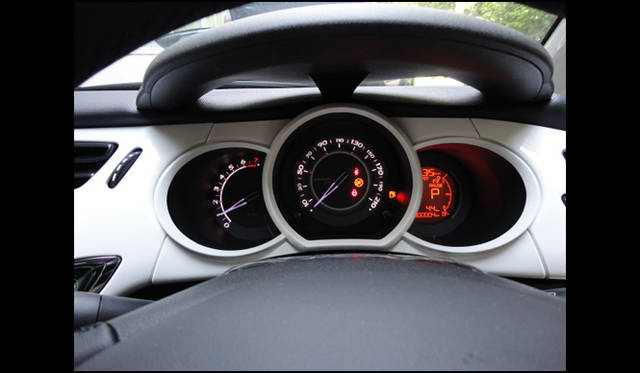 <strong>CITROEN C3 AIRPLAY│シトロエン C3 エアプレイ</strong>