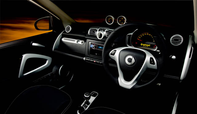 <strong>smart fortwo BRABUS Xclusive｜スマート フォーツー ブラバス エクスクルーシブ</strong>