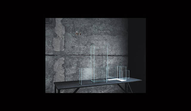 <strong>interiors｜インテリアズ</strong>　「GLAS ITALIA NEW COLLECTIONS」 Vasi（ヴァシ）　ガラス製ベース5万8800円～（参考価格）