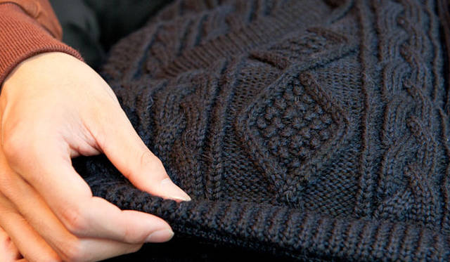 <strong>RESTIR｜リステア</strong>　ニットベスト 7万2450円（MIHARA YASUHIRO／リステア）