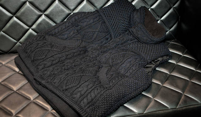 <strong>RESTIR｜リステア</strong>　ニットベスト 7万2450円（MIHARA YASUHIRO／リステア）