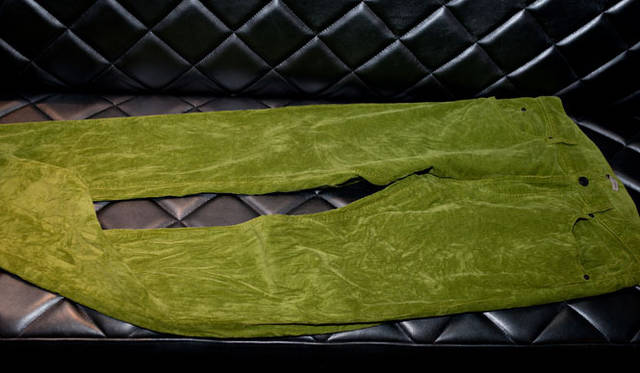 <strong>RESTIR｜リステア</strong>　コーデュロイパンツ 4万6200円（BOTTEGA VENETA／リステア）