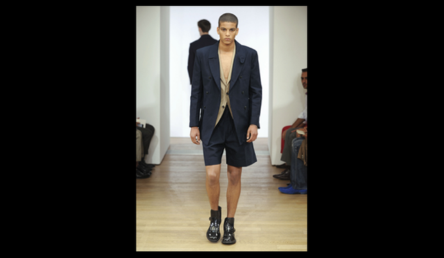 <strong>Yves Saint Laurent｜イヴ・サンローラン</strong>　