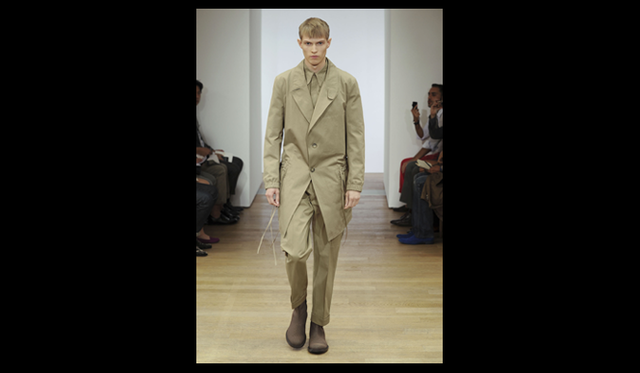 <strong>Yves Saint Laurent｜イヴ・サンローラン</strong>　