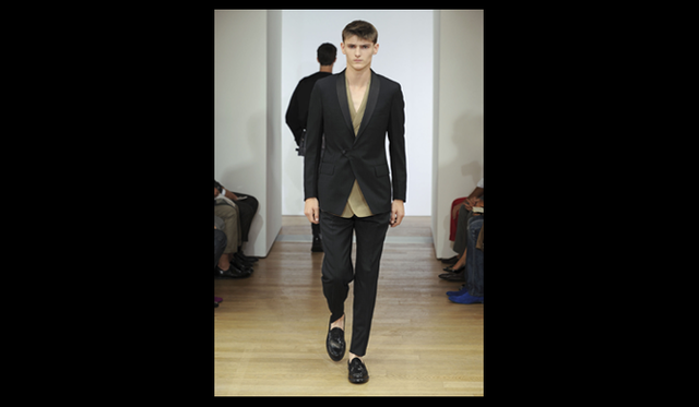 <strong>Yves Saint Laurent｜イヴ・サンローラン</strong>　