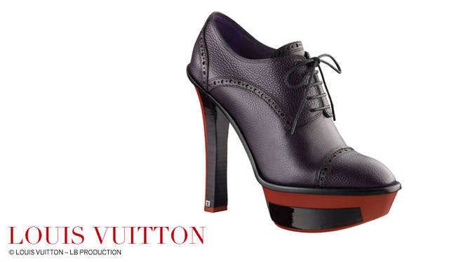 <strong>特集｜2011-12年秋冬トレンドシューズはこれ！　Chapter 02：Lace Up<br /><br />LOUIS VUITTON│ルイ・ヴィトン</strong>　レースアップ・パンプス「サリー」 [H 14cm]　17万3250円　（ルイ・ヴィトン／ルイ・ヴィトン カスタマーサービス　Tel. 03-3478-2100）